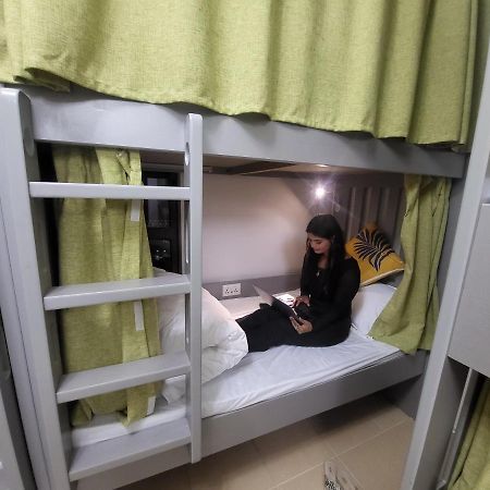 Pirates Bay Hostel Дубай Екстериор снимка