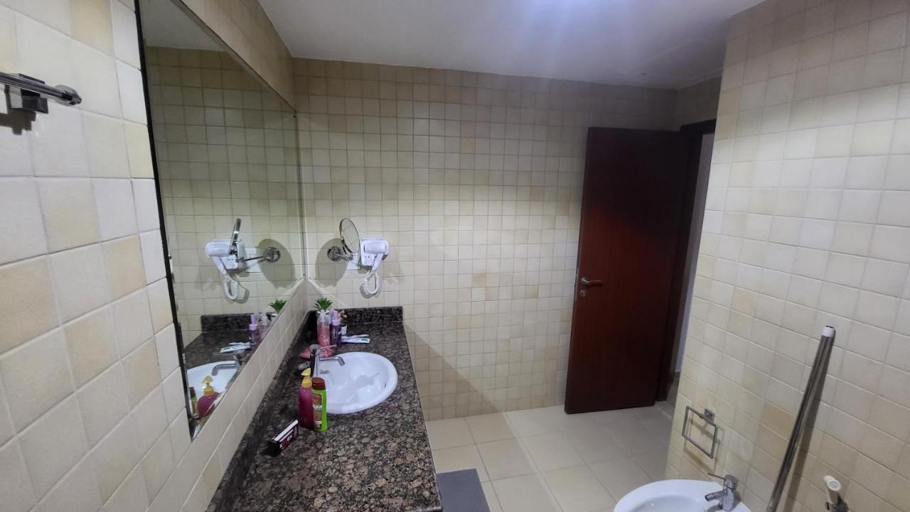 Pirates Bay Hostel Дубай Екстериор снимка