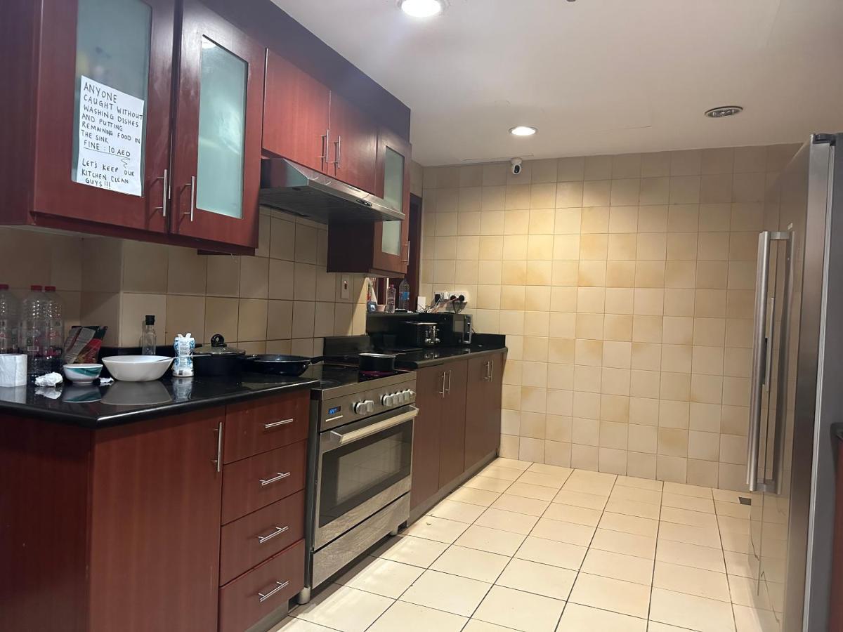 Pirates Bay Hostel Дубай Екстериор снимка