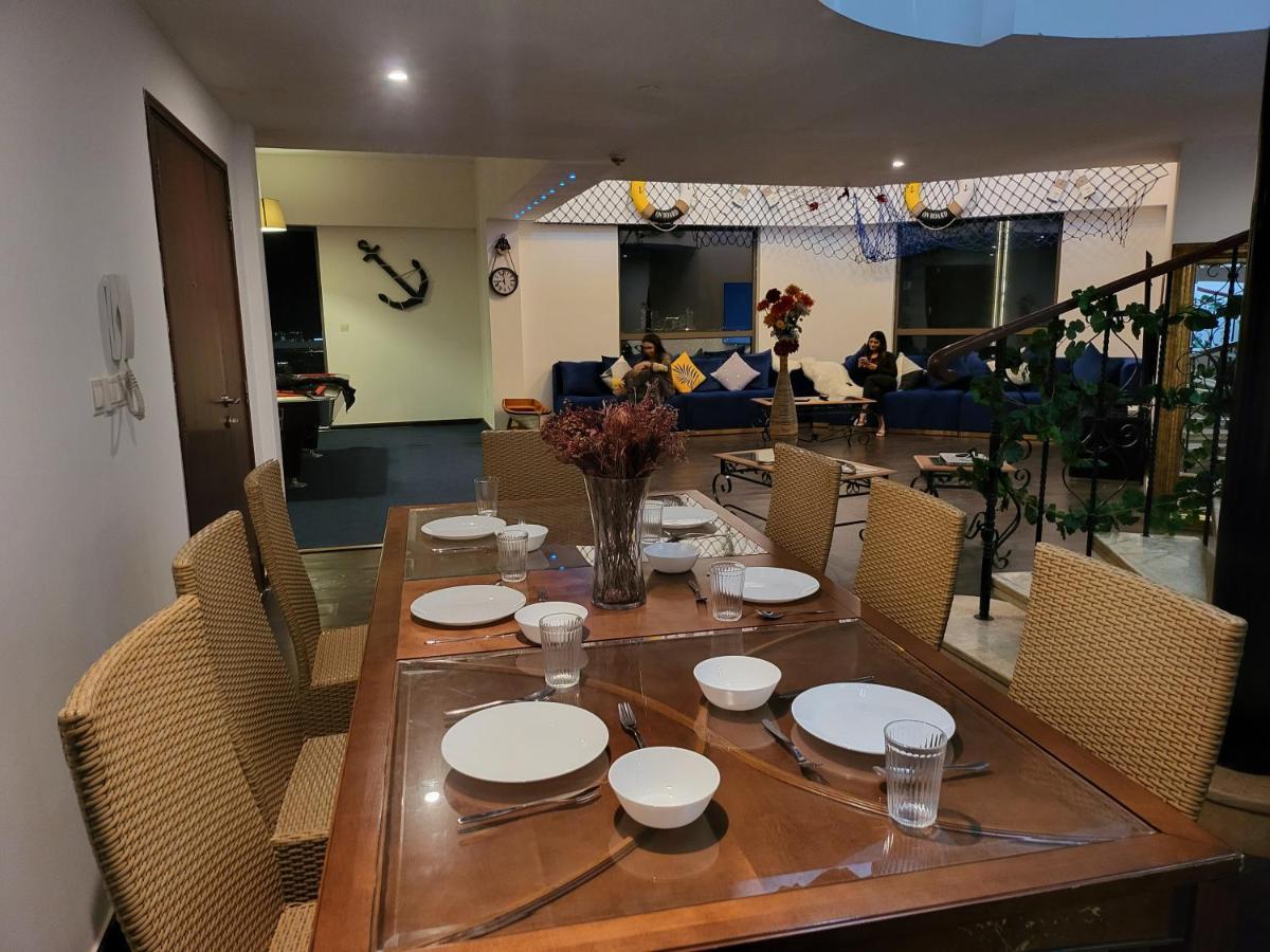 Pirates Bay Hostel Дубай Екстериор снимка