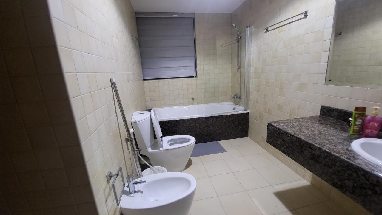 Pirates Bay Hostel Дубай Екстериор снимка