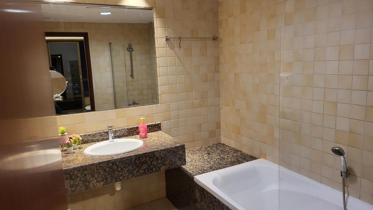 Pirates Bay Hostel Дубай Екстериор снимка